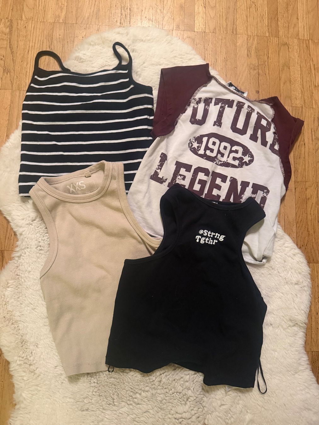 Blusen, T-Shirts & Tops: lot de 4 tops – Gebraucht aus Péry von jul_znx9