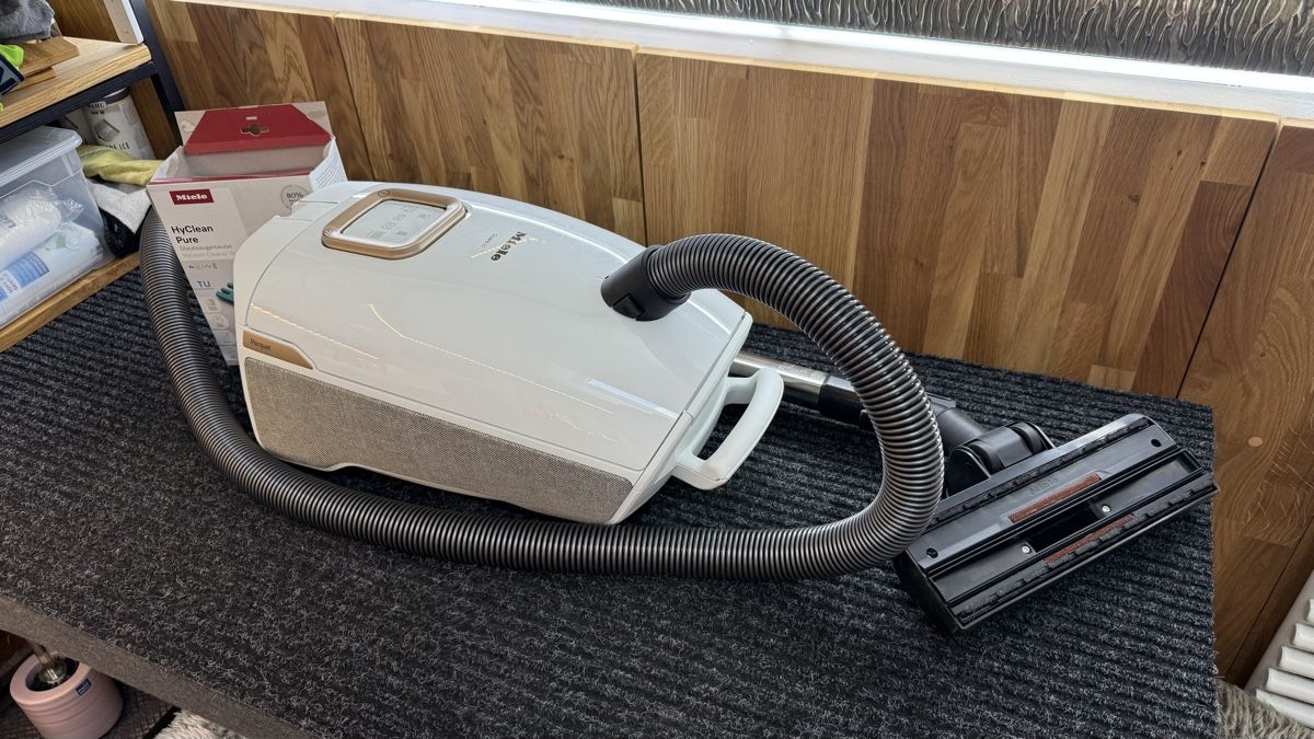 Miele Staubsauger & Zubehör: Miele Guard L1 Senator Brilliantweiss – Gebraucht aus Steg im Tösstal von Beckerbande 3
