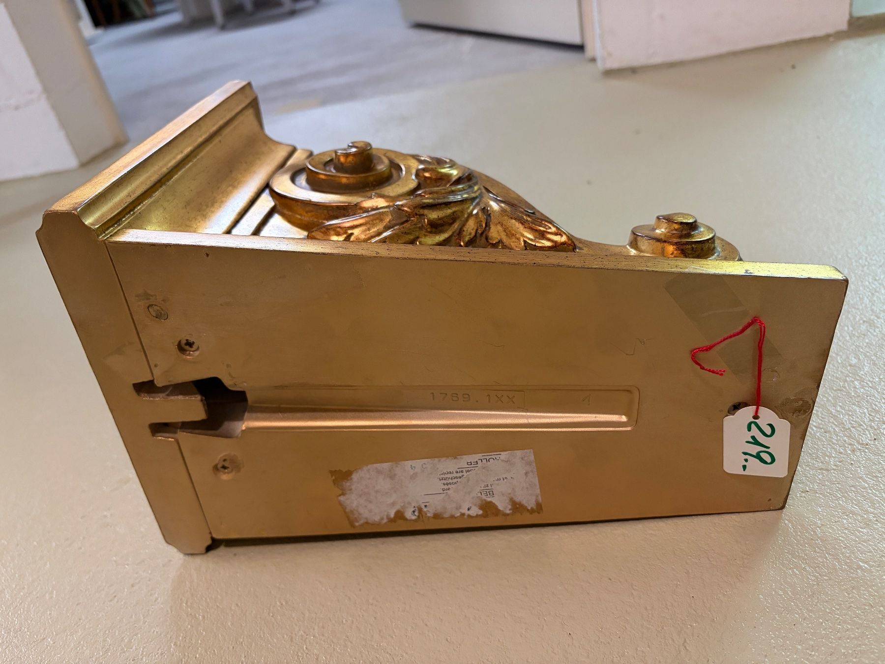 Alle Dekorationen: Wandkonsole goldfarben, neuwerig – Gebraucht aus Hausen AG von Havs 5