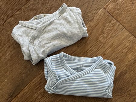 H&M 2 x Body aus Baumwolle in Größe 56