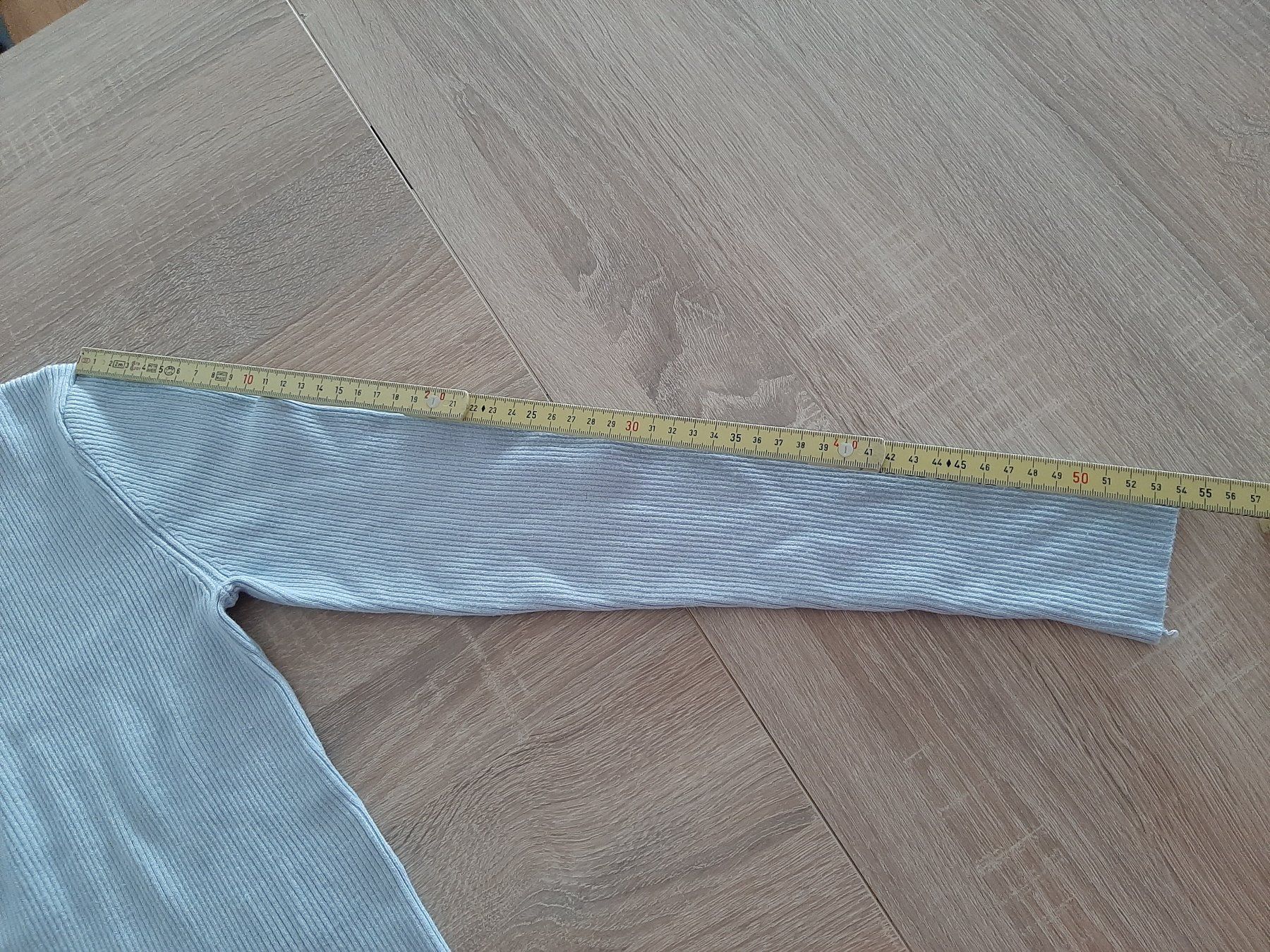 H&M Maglioni & Felpe: Pullover hellblau gerippt Gr. S, kurz geschnitten – Usato da Menziken venduto da Rien1 6