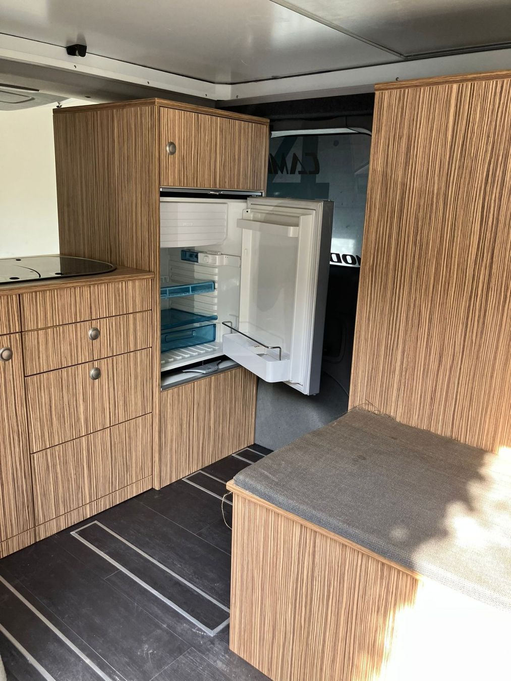 Renault Veicoli da campeggio: Renault Trafic 2.5dci Automat 7 Plätzer oder Camper MFK12.24 – Usato da Fischenthal venduto da inf_k2jf 9