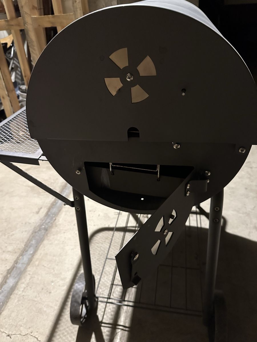 Grils: Holzkohlengrill – D'occasion à Samstagern par ailama 4