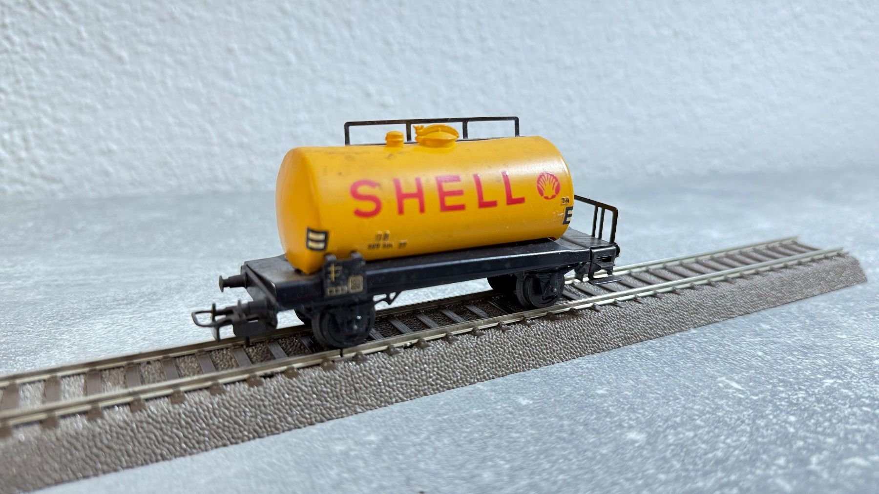 Märklin Modellini di ferrovie: Märklin Shell Tankwagen H0 / AC – Usato da Schlieren venduto da rat_lq6b
