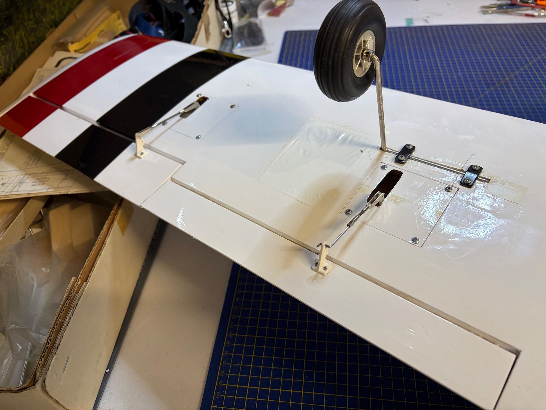 Modellismo RC: RC Flugzeug gut erhalten – Usato da Glattbrugg venduto da Olio7 3