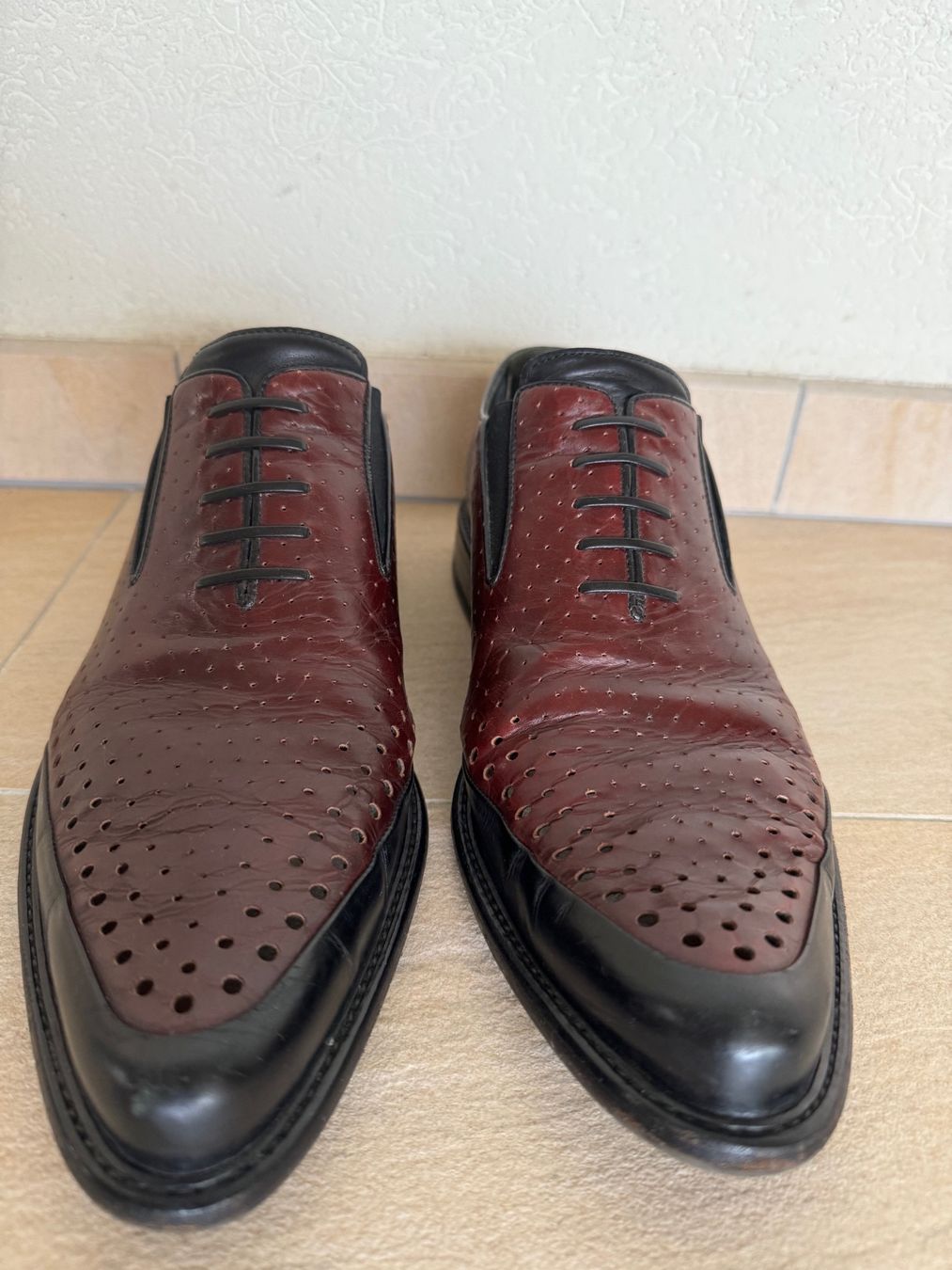 Herrenschuhe: Chaussures habillées perforées Aldo Bruè, p.44.5 – Gebraucht aus St-Gingolph von GoldenKeys