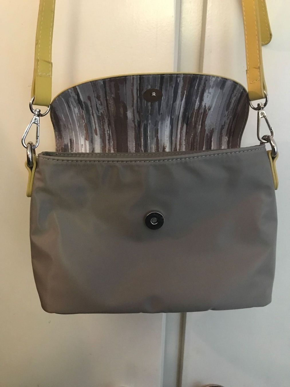 Taschen für Damen: Handtasche – Neu (gemäss Beschreibung) aus Frauenfeld von Koffer12 2