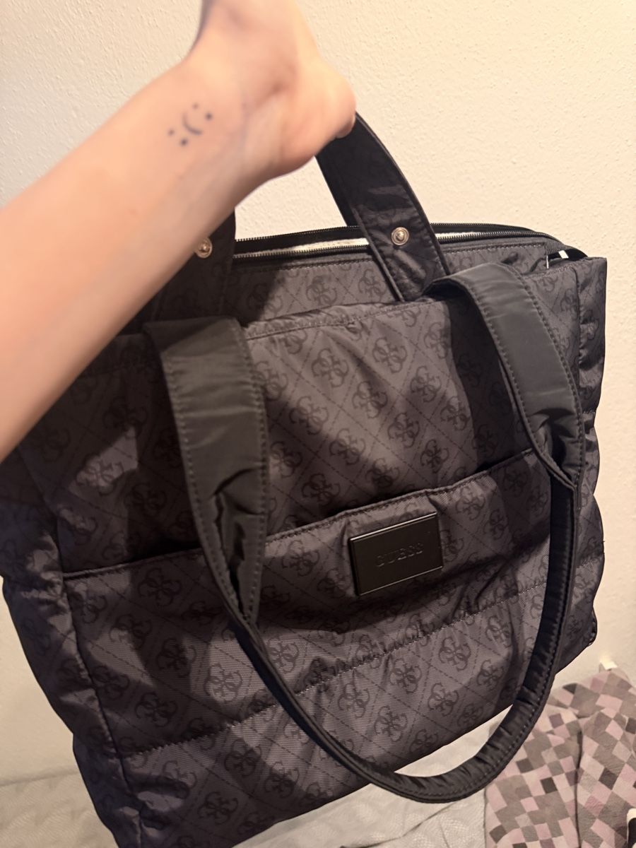 Guess Borse da donna: Borsa shopper Guess imbottita – Nuovo (secondo la descrizione) da Buchs AG venduto da mas_vd2v 2