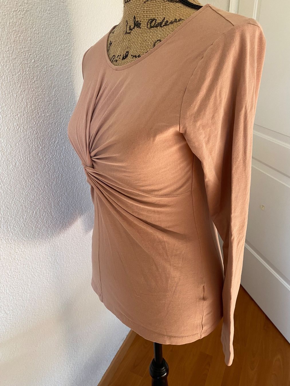 H&M T-shirt: H&M Mama Shirt S rosa – Usato da Balsthal venduto da Uroby 3