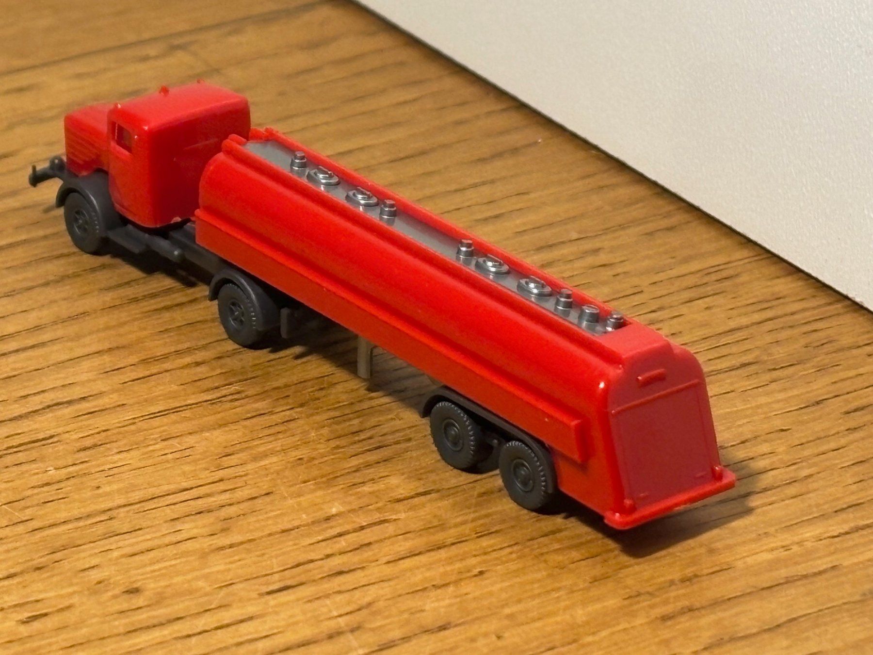 Modellini di ferrovie: *M481: Tanklastwagen (Spur N) – Usato da Birsfelden venduto da Birs_25 2