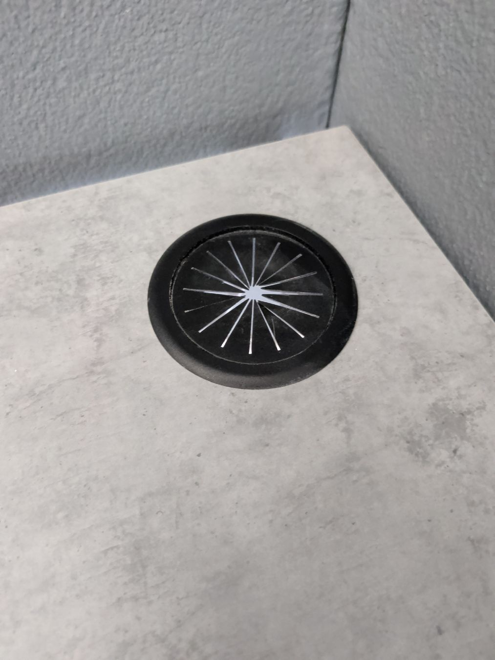 Piatti di portata: Tischplatte in Beton optik – Usato da Bülach venduto da SquishyNeck 1