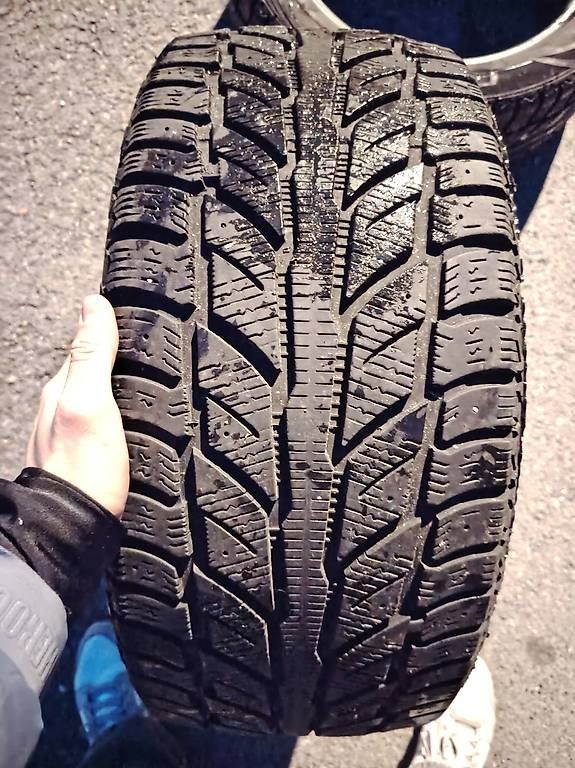 Altro in Scrittura & Disegno: 2 hiver pneus 235/50R18 – Usato da Prilly venduto da Haze_