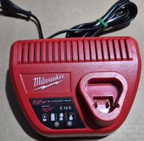 Milwaukee C12 C Ladegerät 12V wie Neu