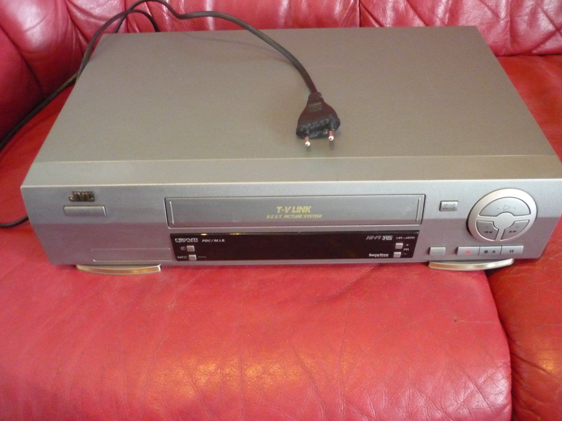 JVC Aufnahmegeräte: VHS Videorecorder JVC HR J 670 – Gebraucht aus Beringen von  1