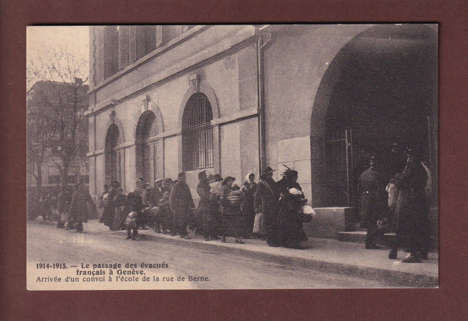 Ansichtskarten: GENEVE - Passage des évacués français – Gebraucht aus Pully von nicecards
