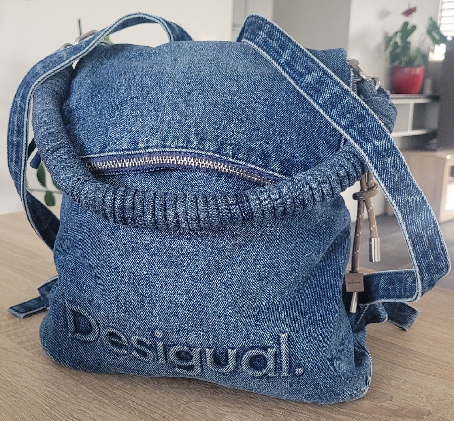 Desigual Zaini: Desigual Rucksack Denim, neuwertig! – Nuovo (secondo la descrizione) da Windisch venduto da Jase04