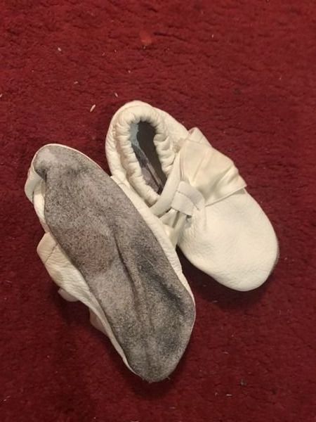 Schuhe für Mädchen: weisse Krabbelschuhe Leder weiss 21 – Gebraucht aus Bergdietikon von antovale 1