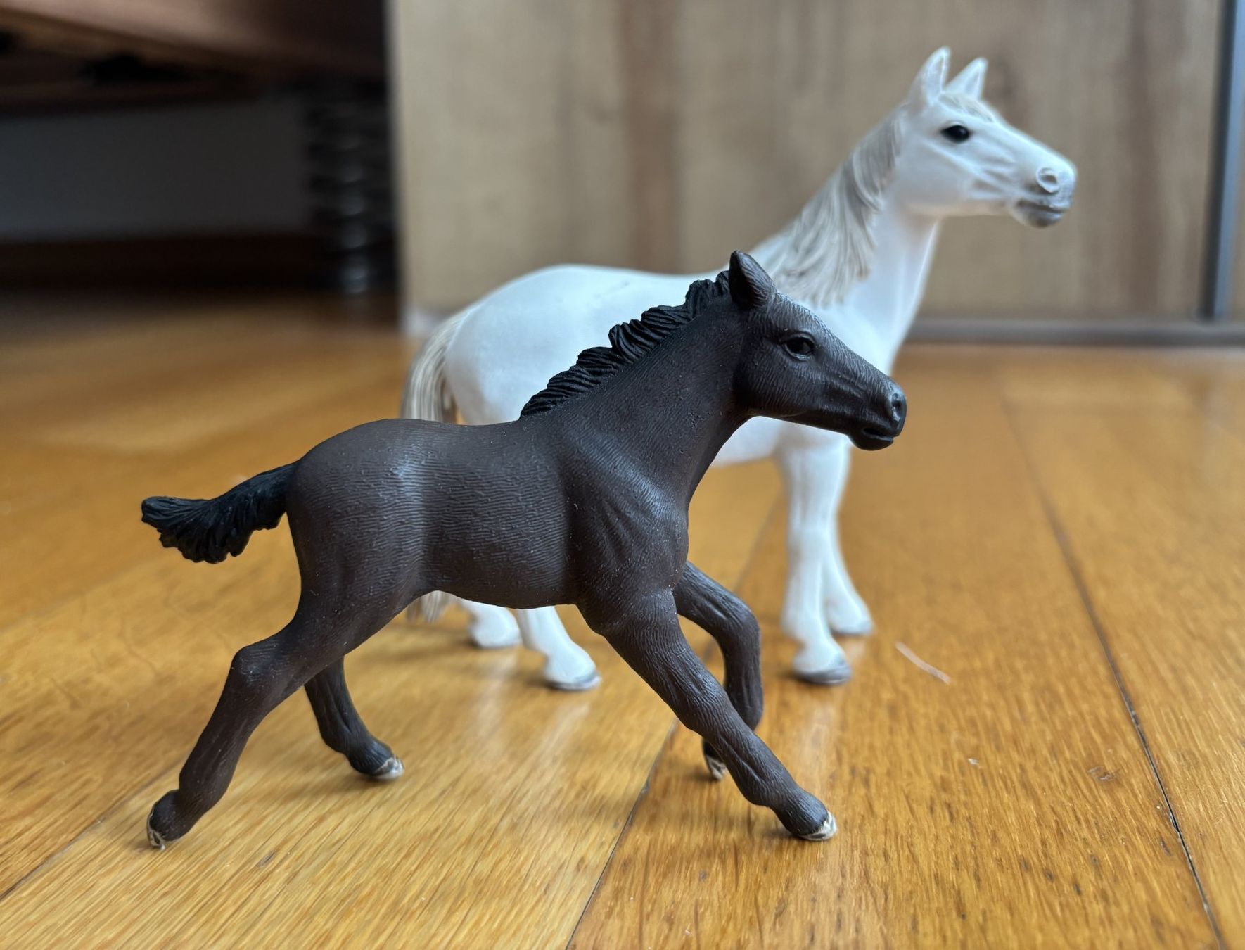 Schleich Giocattoli: Schleich Pferde 2 Stück weiss & schwarz – Usato da Biel-Benken BL venduto da Bergerr 1