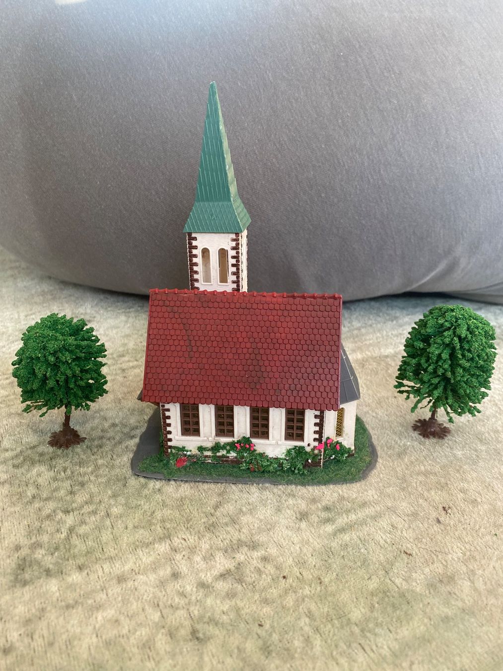 Kit di modellismo & Modellini statici: Modellbau Bergdorf / Kirche / Häuschen – Usato da Schwarzenburg venduto da sarah2107 2