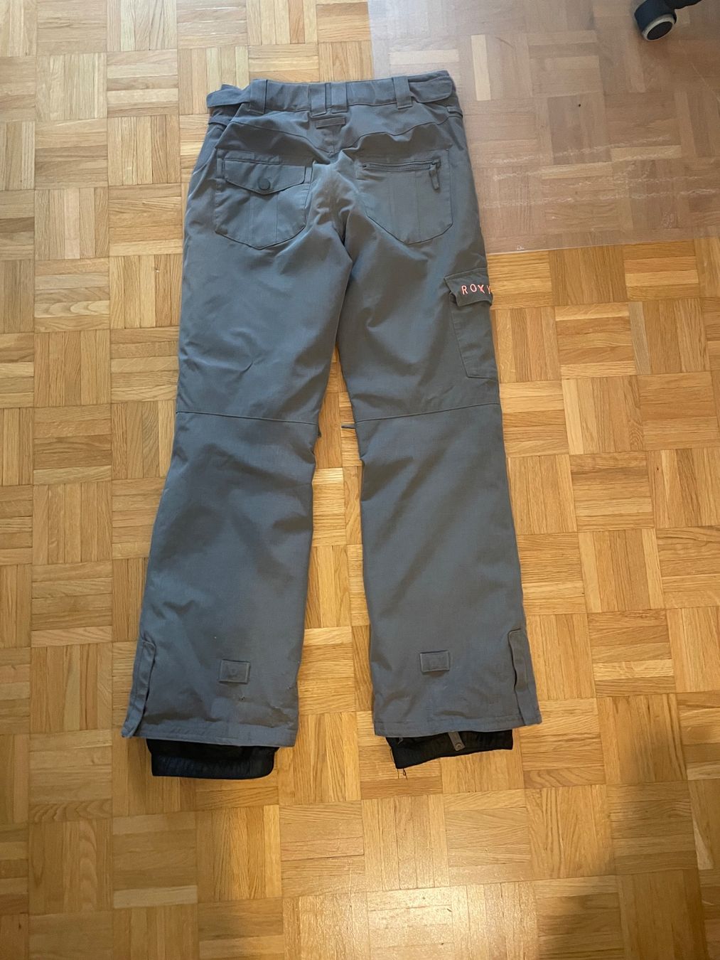 Roxy Pantaloni: Roxy Skihose in Grau Grösse S – Usato da St. Gallen venduto da chr_275x 1
