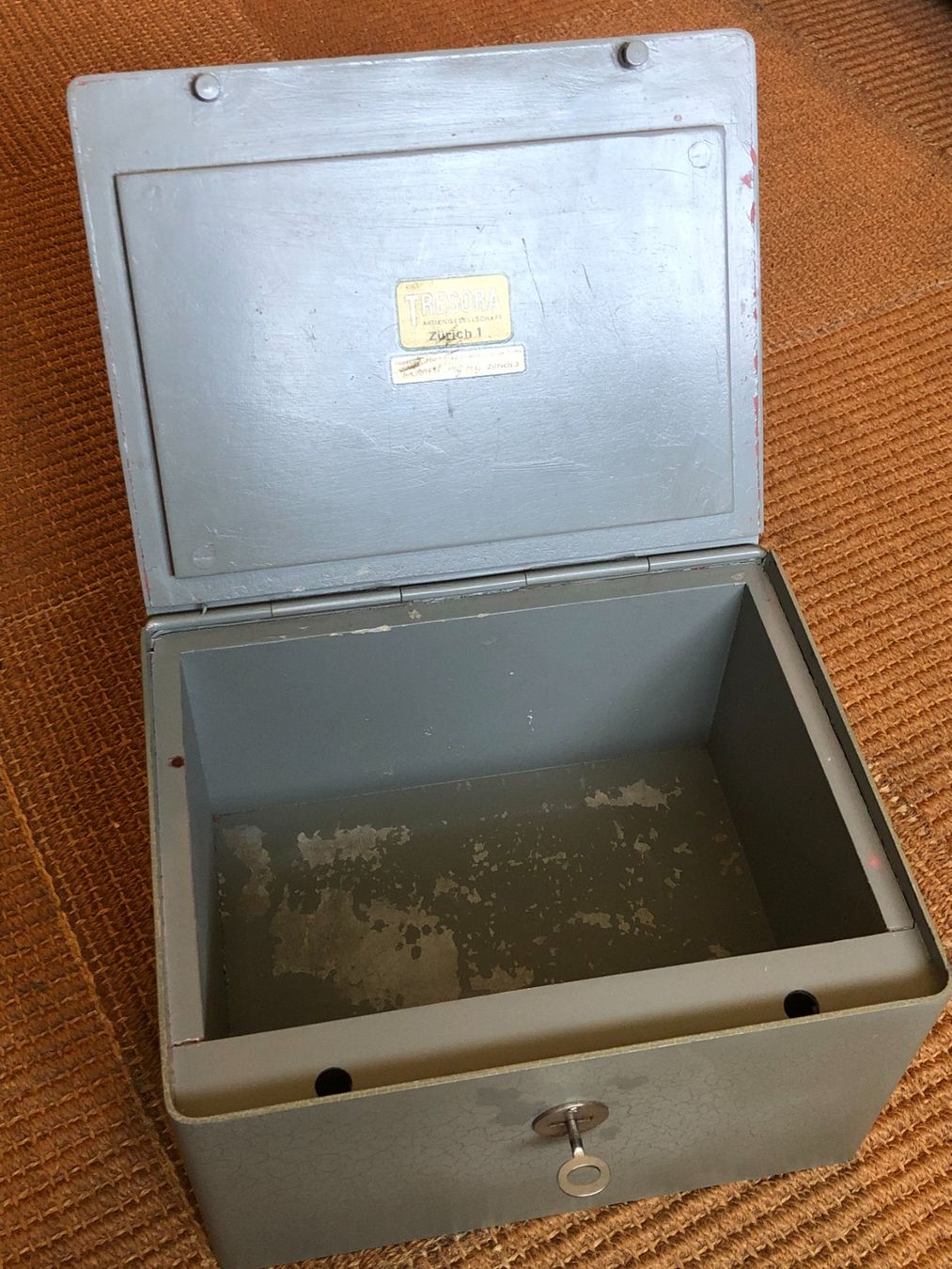 Tresor: Antiker Schrank Tresor – Gebraucht aus Lommiswil von canoga 1