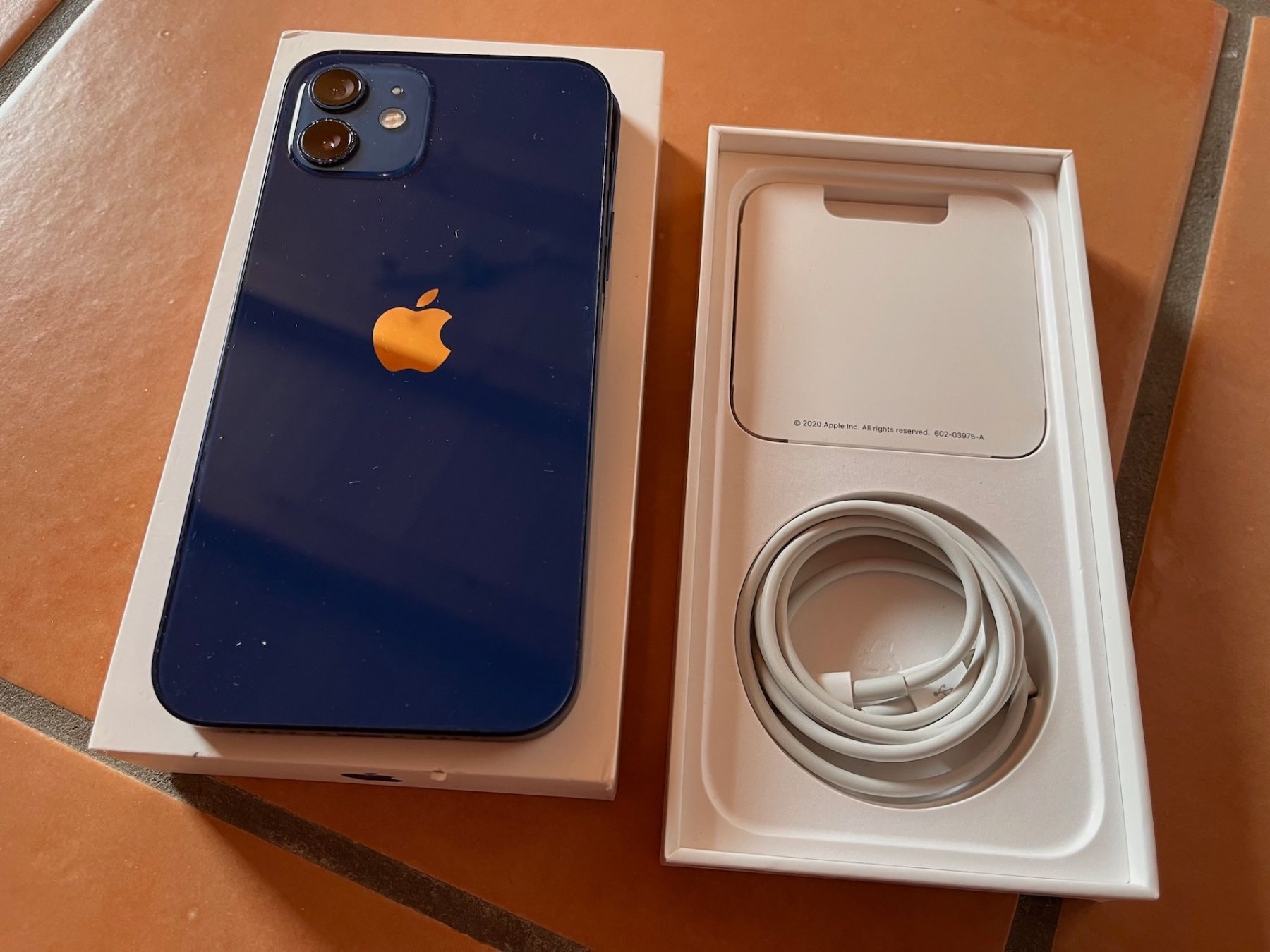 Apple Telefoni cellulari / Smartphones: Apple iPhone 12 bleu 128GB – Usato da Eclépens venduto da meegogeem 1