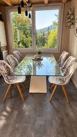 6 chaises scandinaves blanches avec housses en fourrure