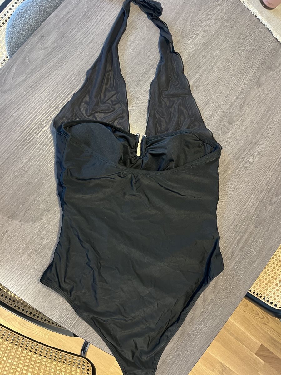 Costumi da bagno & Bikini: Schwarzer Badeanzug mit Neckholder und Mesh-Einsatz – Nuovo e nell'imballaggio originale da St. Gallen venduto da jil_d5rh 2