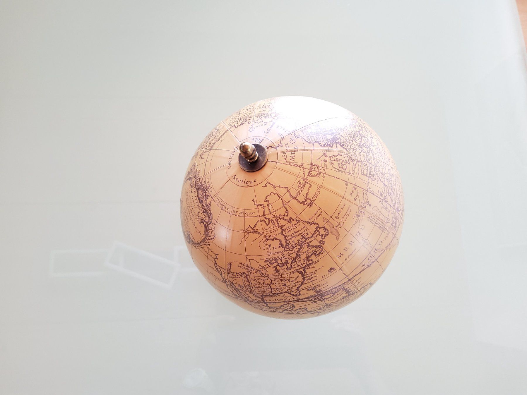 Sonstige Dekorationen & Accessoires: Petit globe terrestre décoratif ancien  – Gebraucht aus Malleray von Broc-Mo 3