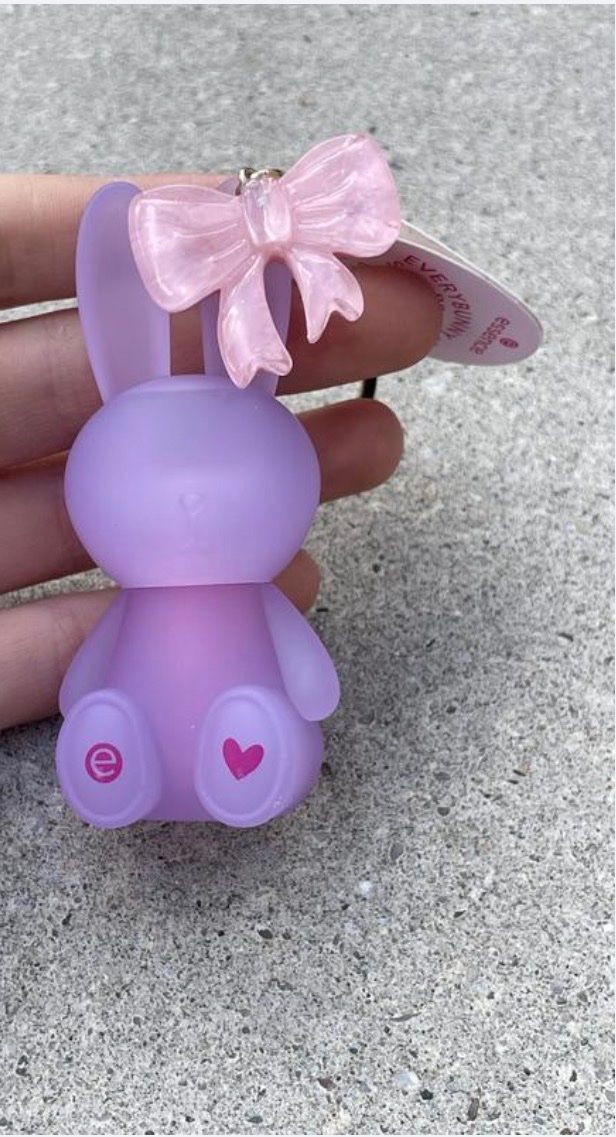 Make-up: Lipbalm Essence "Everybunny Needs Somebunny" limited edition – Nuovo (secondo la descrizione) da Kreuzlingen venduto da micus87