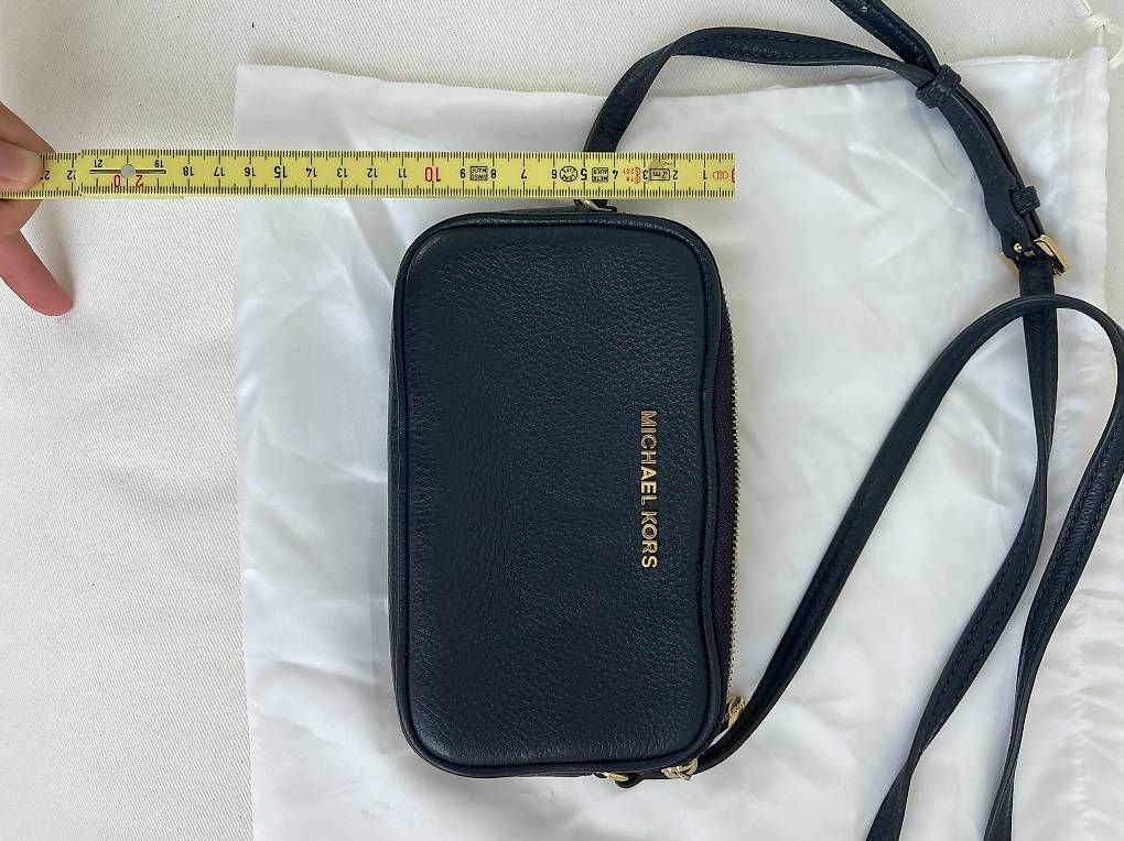 Borse da donna: Michael Kors Umhängetasche navy – Usato da Buchs AG venduto da D6lf6n 4