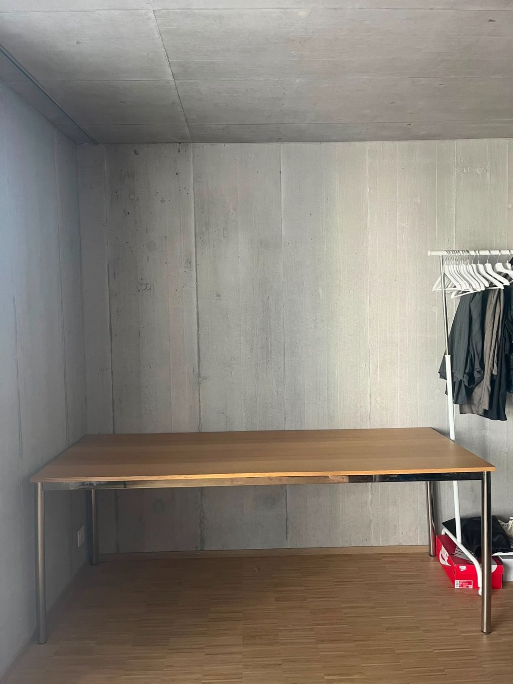 Scrivanie: Grosser Holz-Schreibtisch – Usato da Zürich venduto da pab_cl9h