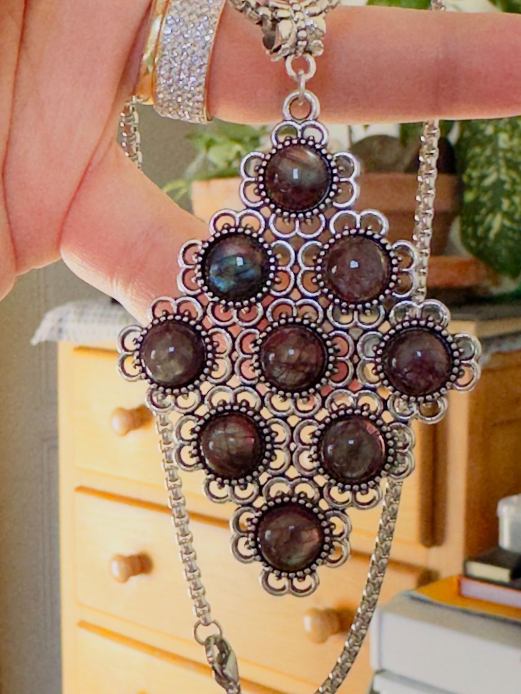 Catenine: Color Enhanced Red Flash Labradorite Necklace – Nuovo e nell'imballaggio originale da Genève venduto da AGBERG 6