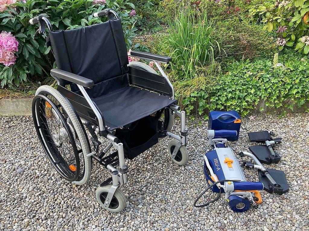 Sedie a rotelle: Rollstuhl mit Zusatzantrieb – Usato da Emmenbrücke venduto da winu.c 2