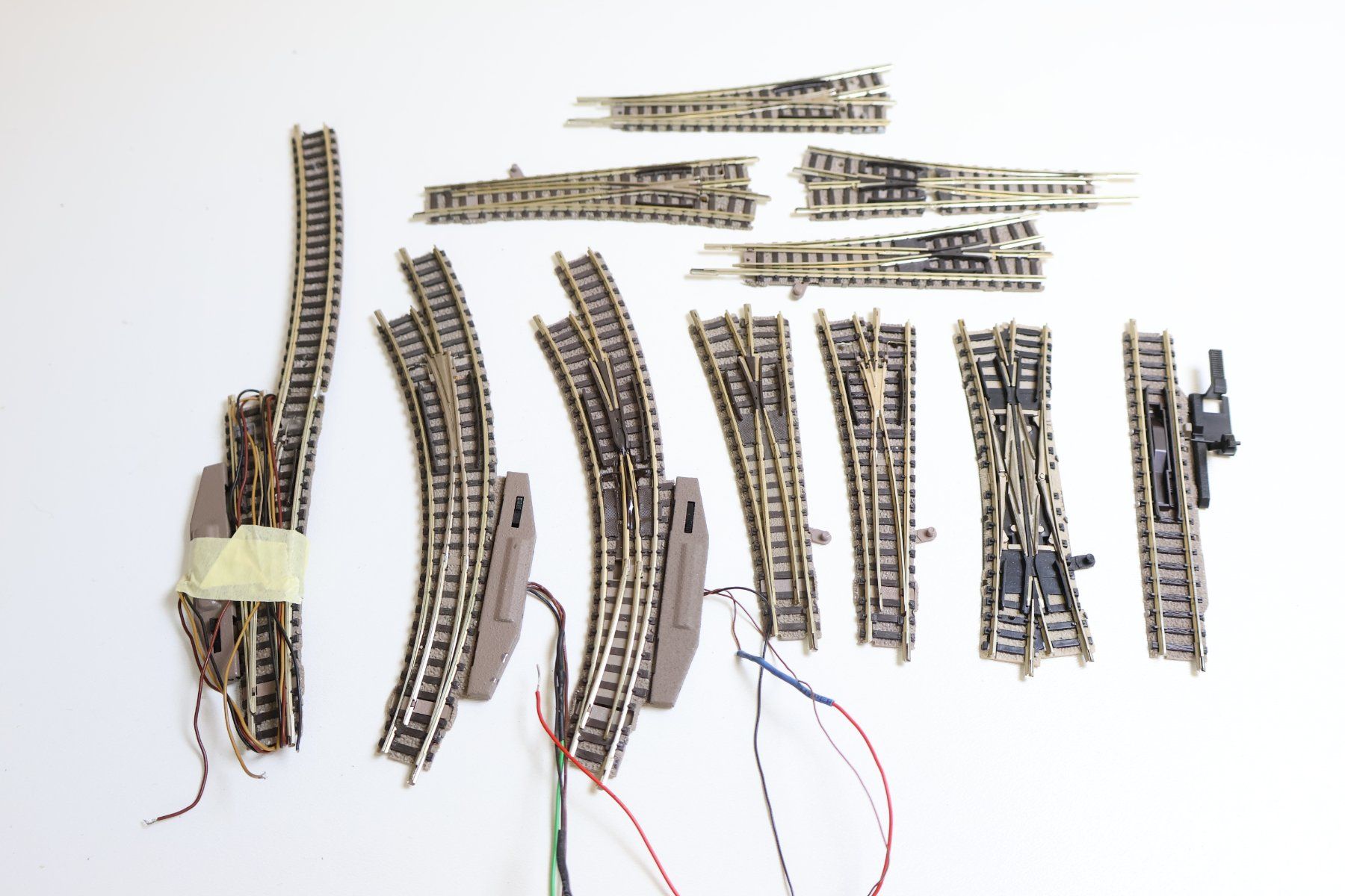 Fleischmann Modellini di ferrovie: Fleischmann 10 x Weiche Spur N - Elektro/Hand – Usato da Winterthur venduto da Monstera 4