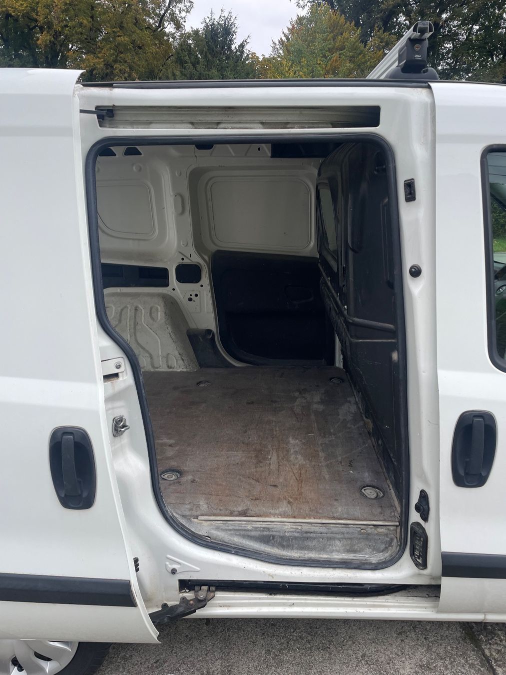 Opel Veicoli commerciali: Opel Combo D 1.4i – Usato da Kehrsatz venduto da luchluc 7