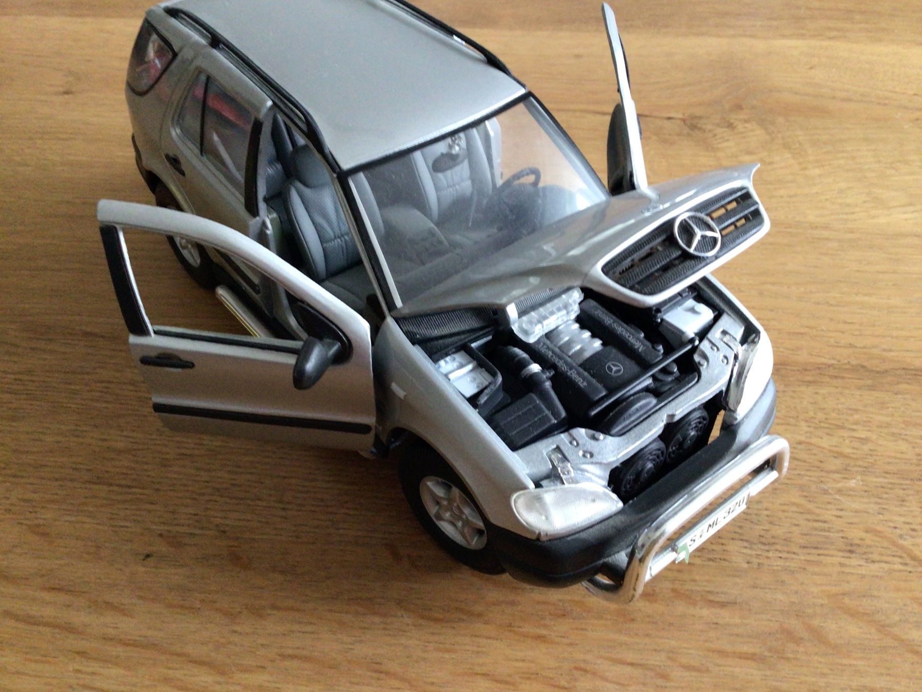 Mercedes-Benz Modellini d'auto: Modellauto Mercedes Benz ML 320 – Usato da Oberengstringen venduto da Reini1063 2