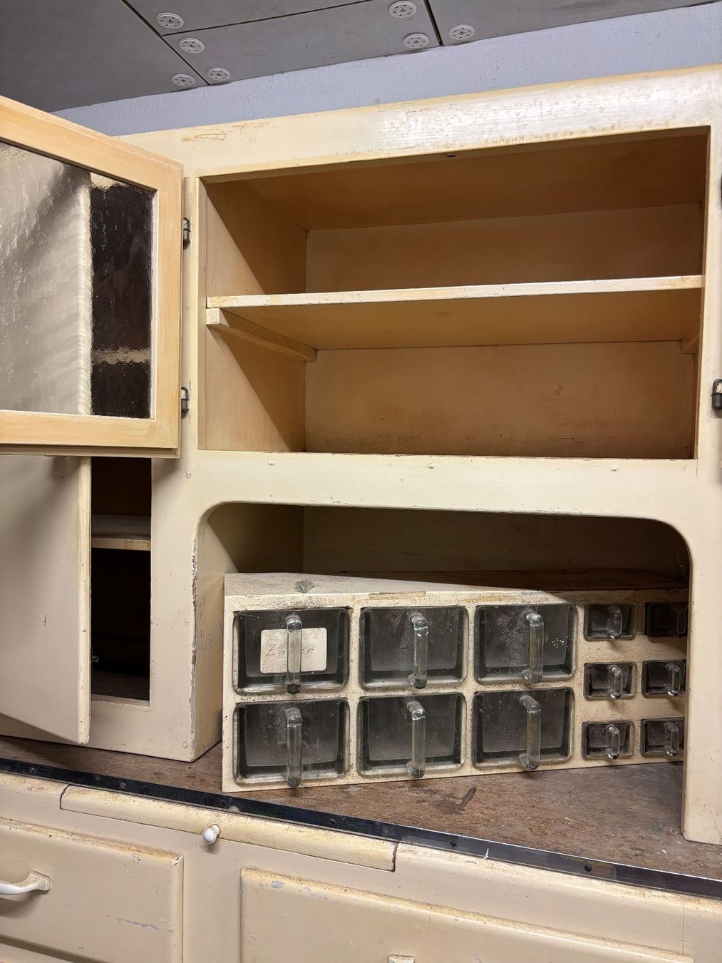 Credenze: Vintage Küchenbuffet – Usato da Wädenswil venduto da csc_c7c5 2