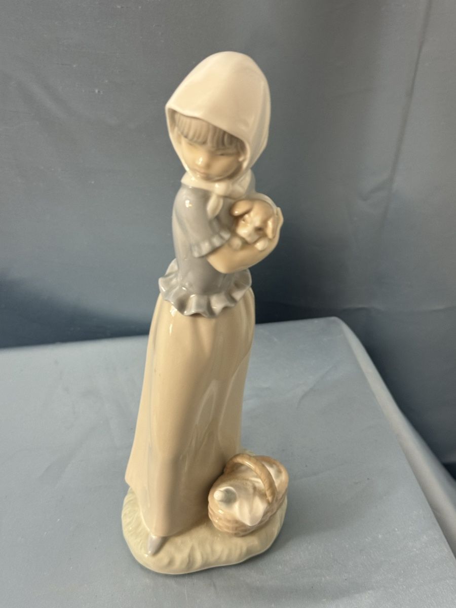 Lladro Statuette: Nao Lladro Mädchen mit Hund 20 cm    PO 017  HS – Usato da Grenchen venduto da swiss.antiques 1
