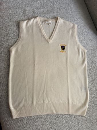 100% Virgin WOOL GOLF SWEATER