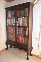 Schöne antike VITRINE aus massiv Holz Glastüren 1900