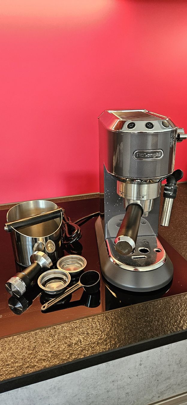 De'Longhi Kaffeemaschinen & Espressomaschinen: Kolbenkaffee-Maschine – Gebraucht aus Menzingen von kla_5qnd