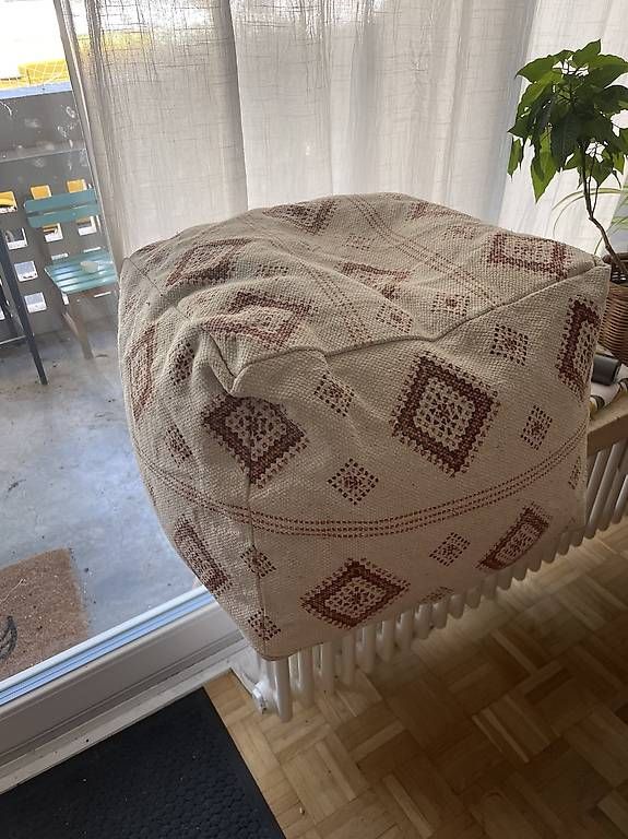 Hocker: Pouf/ Sitzsack/ Fusshocker – Gebraucht aus Oberwil BL von _vanillia_