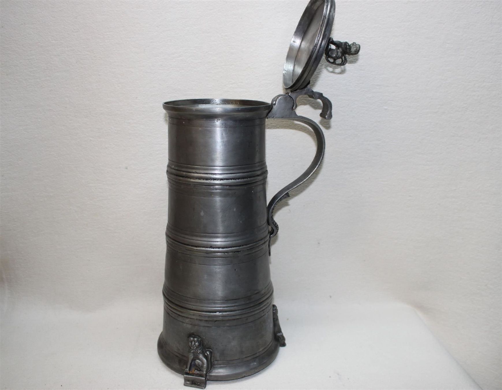 Caraffe: Grosser Zinnkrug mit Deckel – Usato da Thun venduto da Fbchm 1