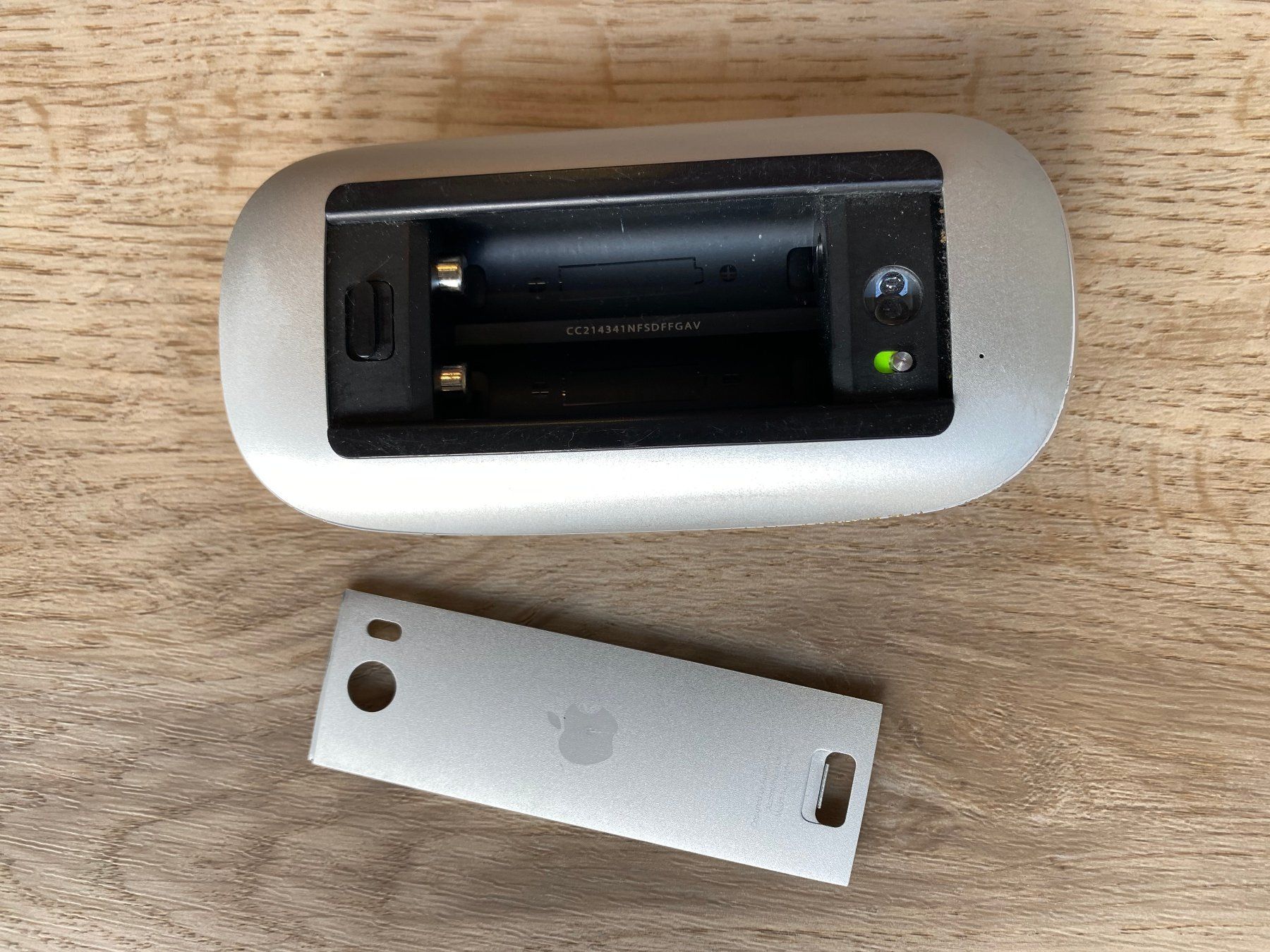 Apple Maus: Apple Magic Mouse A1296 mit AA Batterien Bluetooth Maus – Gebraucht aus Wetzikon ZH von BackToRetro 5