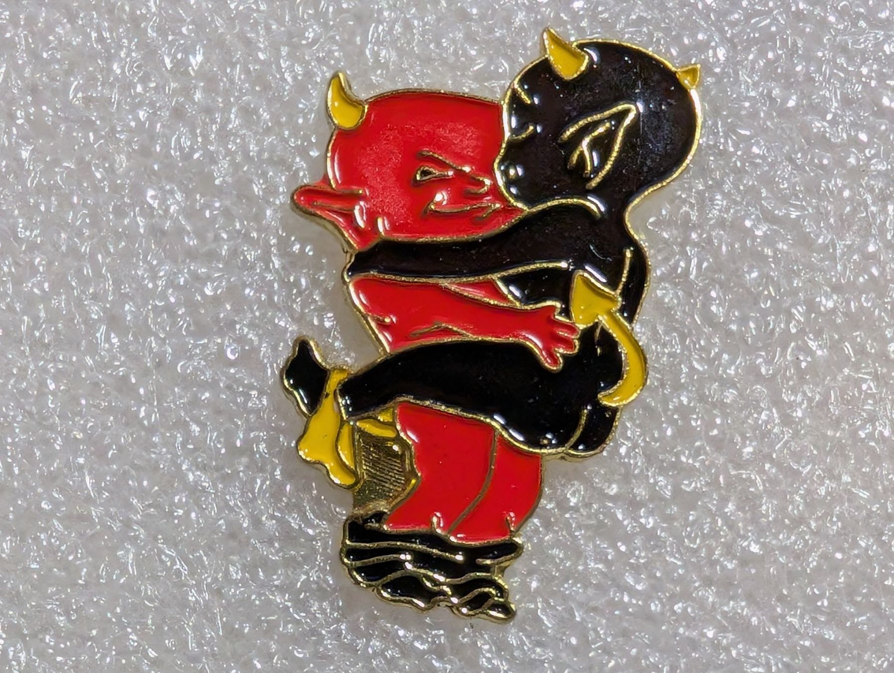 Placchette & Badge: Ansteckpin 250: Teufel beim S.. – Usato da Oppligen venduto da Pin-Fall-Shop