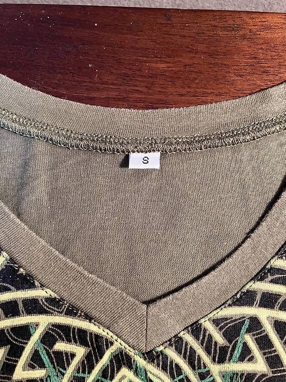 T-shirt: Canotta design Luminokaya – Usato da Vezia venduto da Curzio83 2