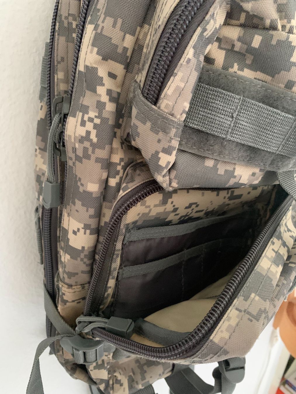 Zaini: Assault Day Pack Rucksack Militär – Usato da Benken SG venduto da tame_impala 4