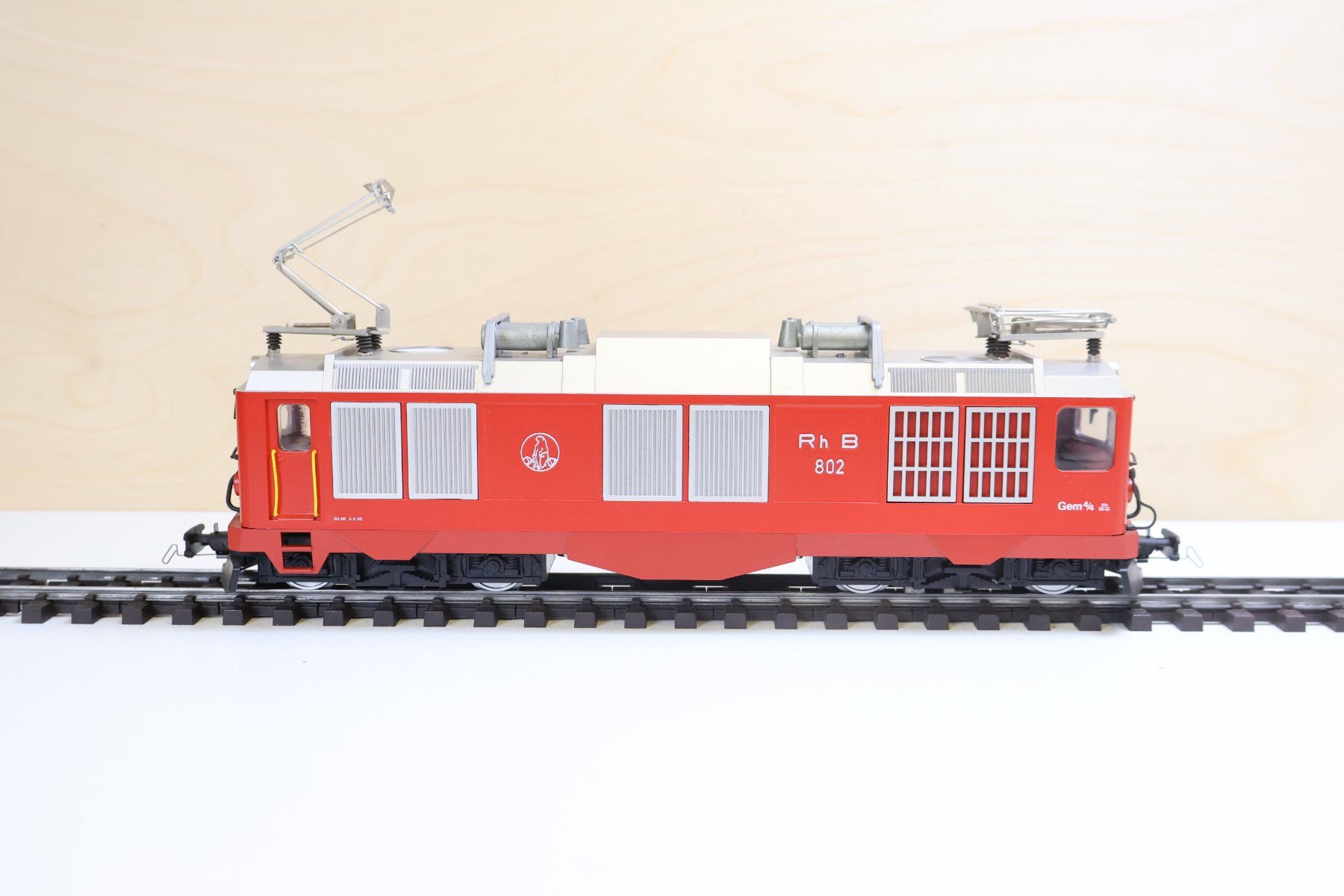 Fama Modellini di ferrovie: FAMA Alpenbahn RhB 9560 Gem 4/4 E-Lok - 0m – Usato da Winterthur venduto da Monstera 2