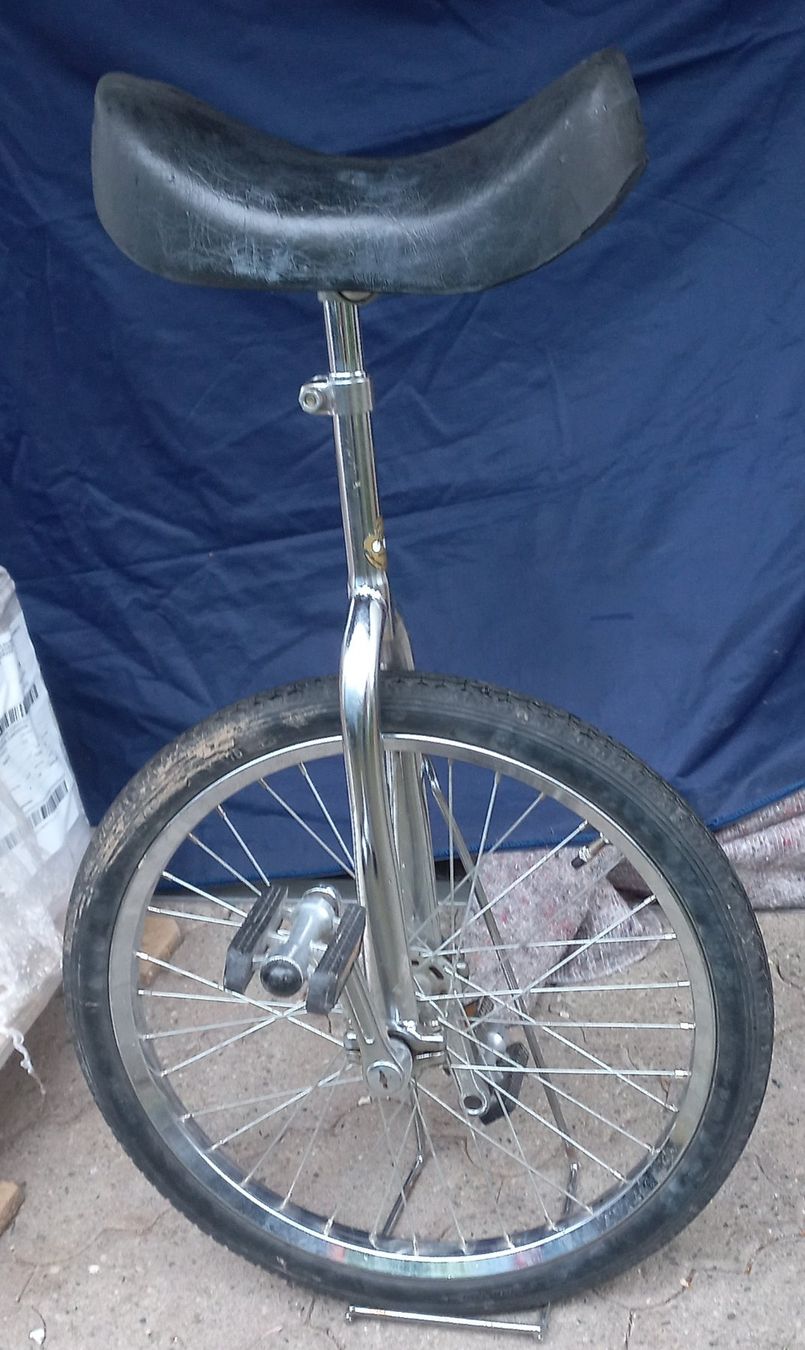 Velos: Einrad Velo Radgrösse 20" – Gebraucht aus Baar von 2cvbaar